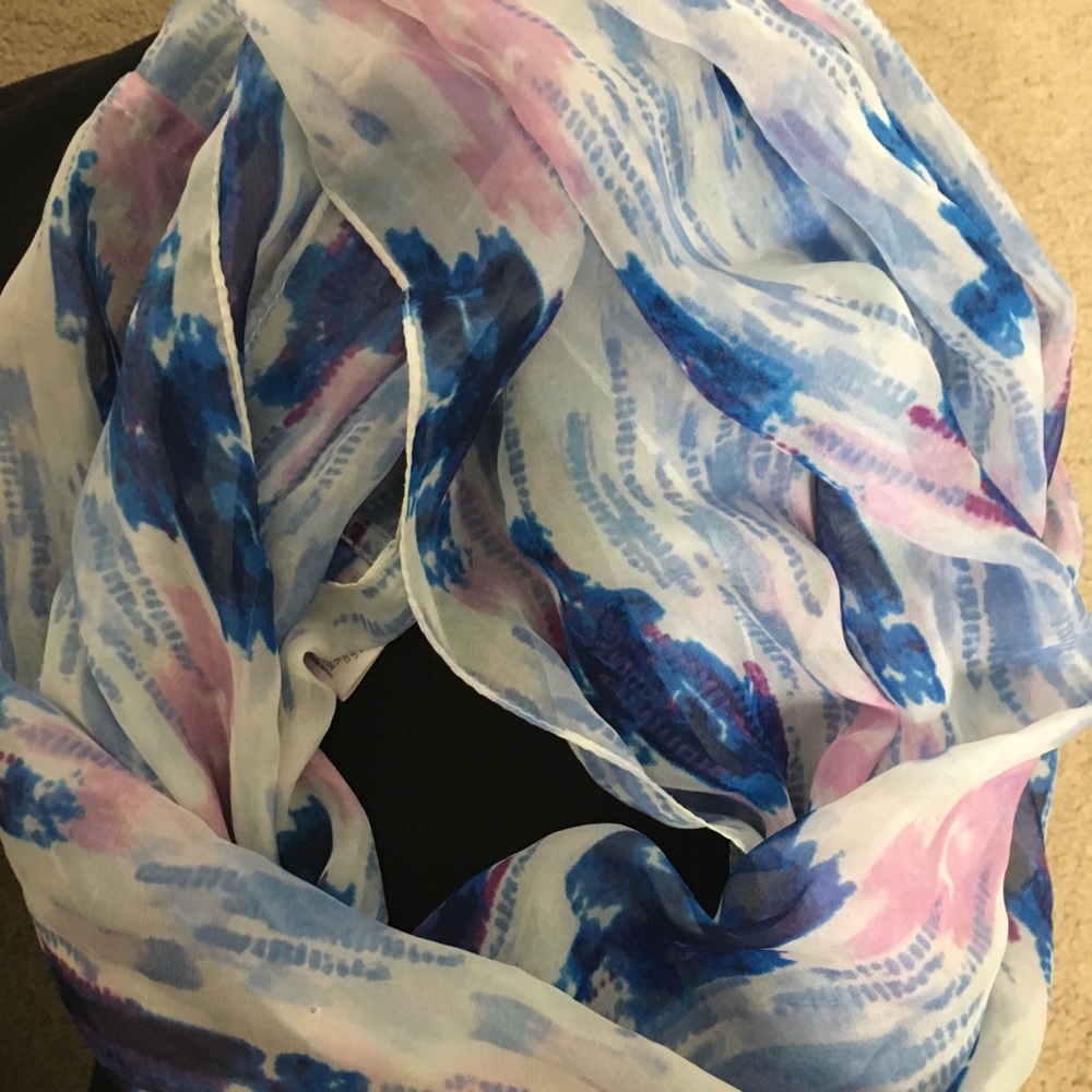 Fun elegant scarf - Picture 3 of 3